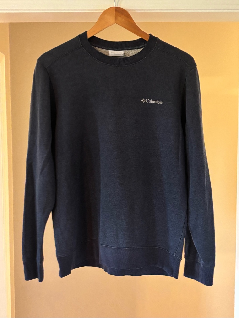 Columbia Men's Dark Blue Crewneck Pullover